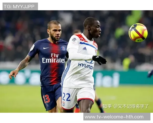 朗斯时隔19年重返法甲榜首托万双响助球队逆转昂热