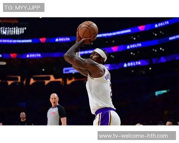 雷迪克称赞黄蜂进攻表现出色并分享防守策略调整经验