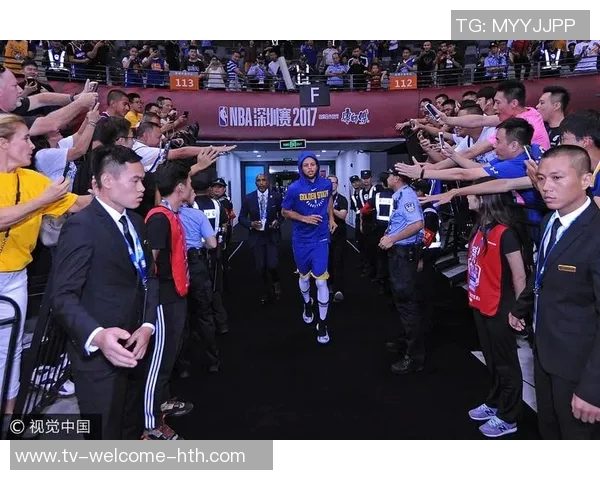 KD与球迷互动引发争议球迷竖中指反击其战绩不佳